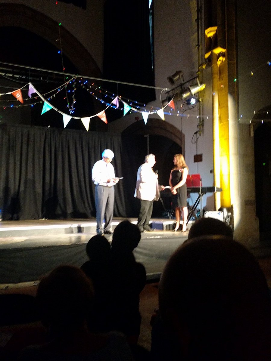 AyrtamRyall's tweet image. #topnotes high Wycombe present a cheque of £550 to #wycomberefugeepartneship excellent cause