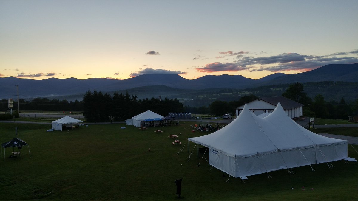 gibson042's tweet photo. Dawn breaks over the conclusion of #PorcFest #PFXIV. https://t.co/gixjXNoZOd