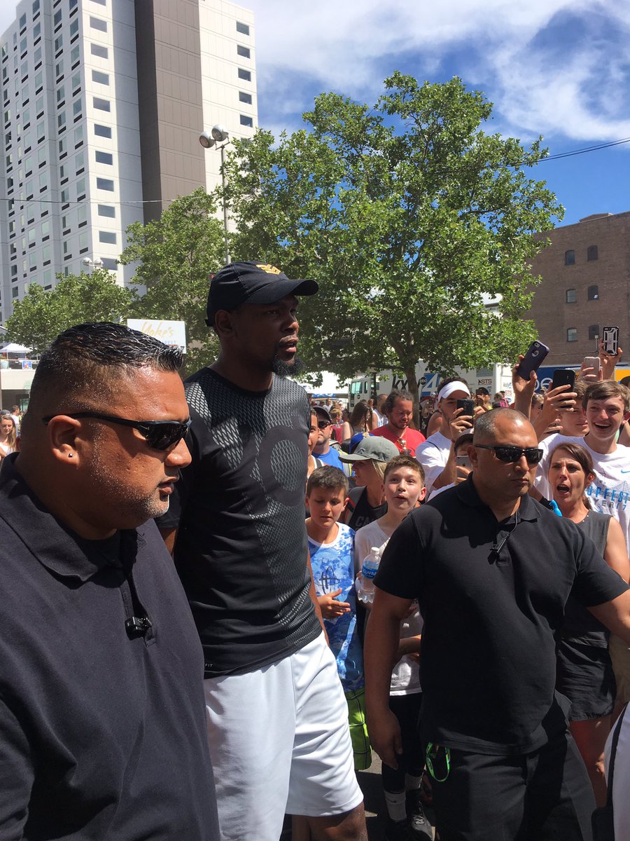 TumTbirdAP1's tweet photo. Just out here hanging with KDππΌ #2017Hoopfest https://t.co/bvnjTyPcNR