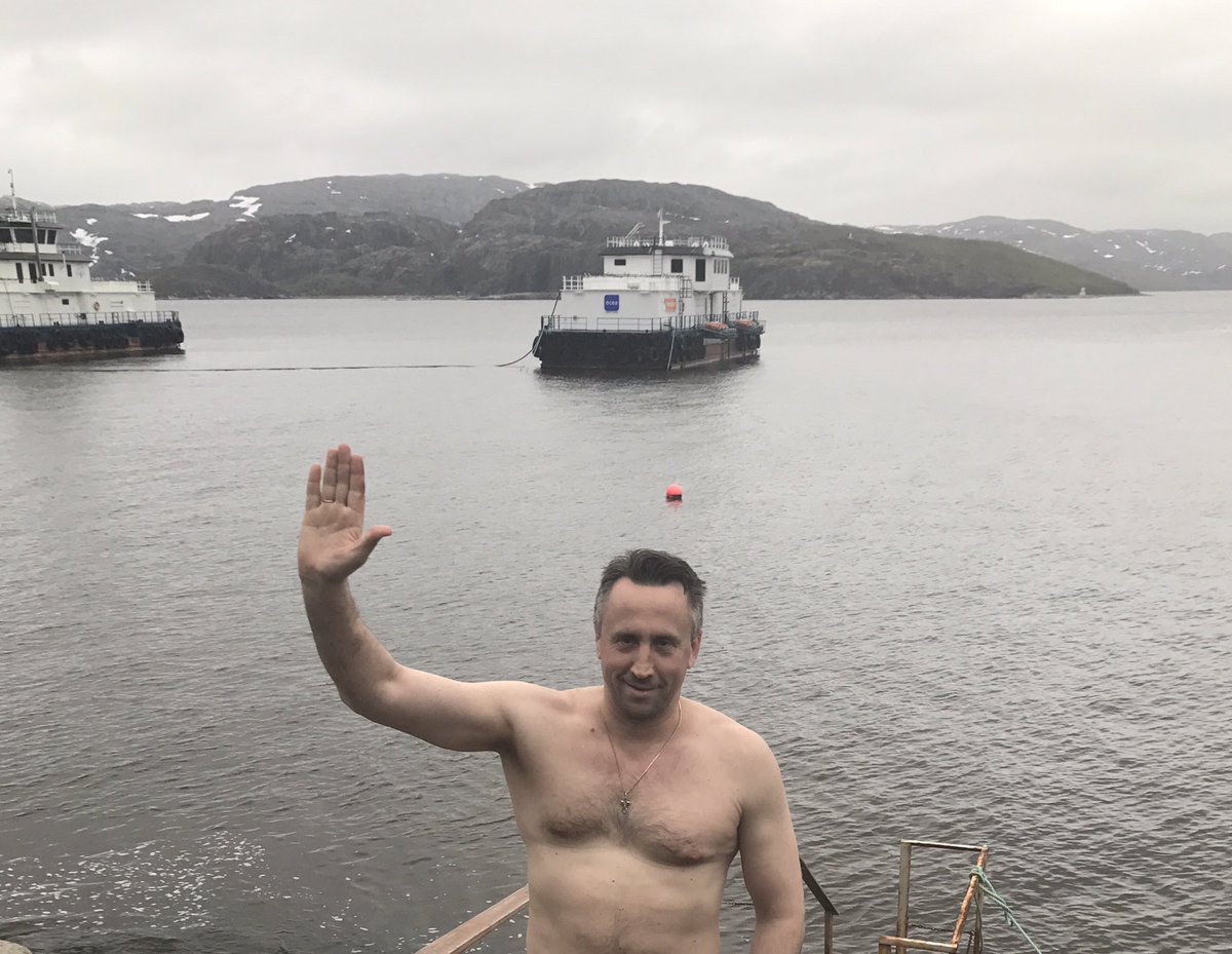 mikle73's tweet photo. Наконец то я на море! Ура! Ура!Ура???
Но это ничего , что на Баренцевом , главное на море!
И… https://t.co/8pjzQo102D https://t.co/i6RUQdgvL4