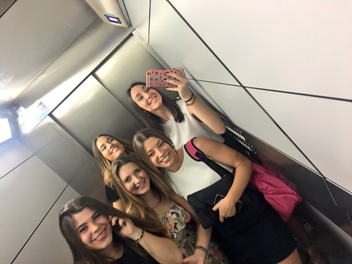 Crrisstinna's tweet photo. Mis preferidas. 🍀💕 https://t.co/TSZwcCTTwd