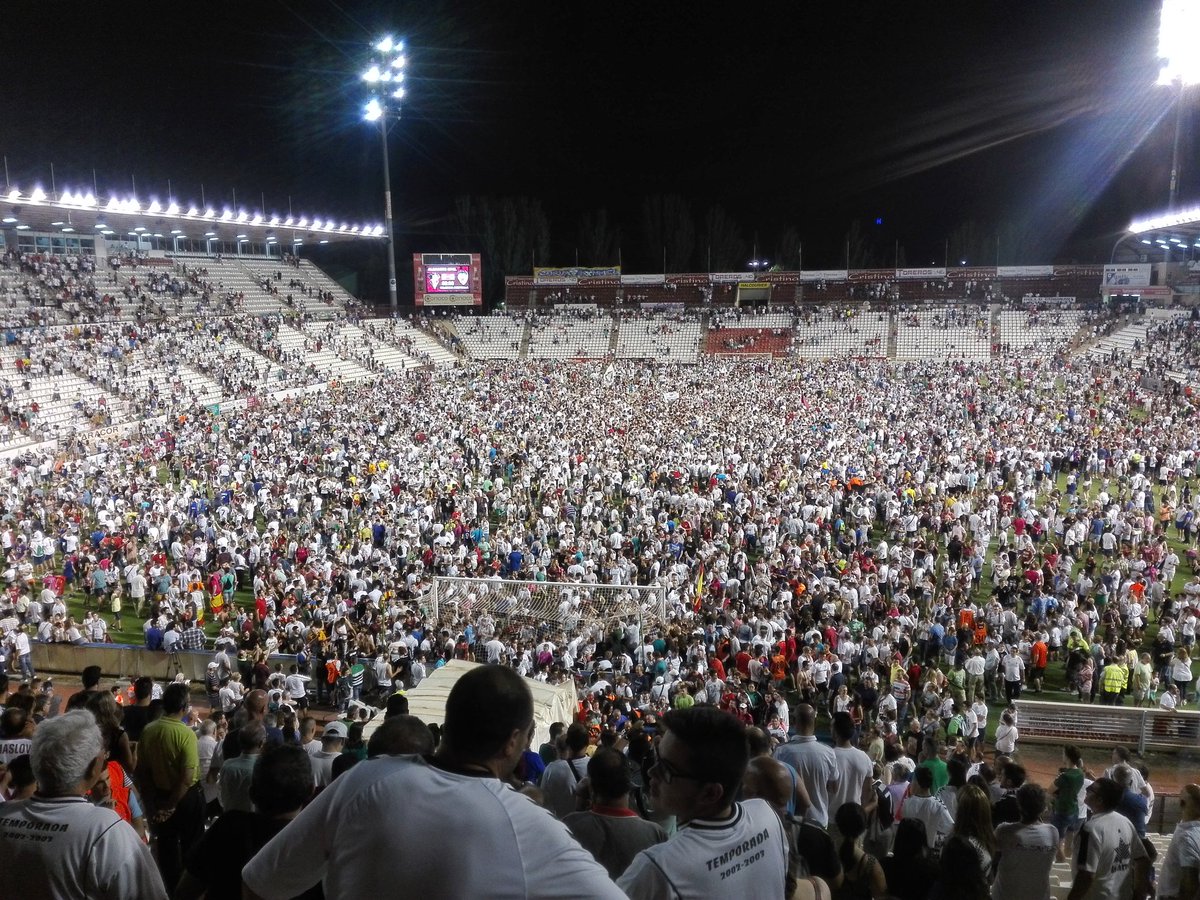 casty85's tweet photo. Volvemos del lugar que nunca debimos irnos...la Liga de Fútbol Profesional⚽
#AupaAlba 
#LaDelAlbaLaMejorAficion 
#Albacete @AlbaceteBPSAD https://t.co/kNJ7Y6cz0U