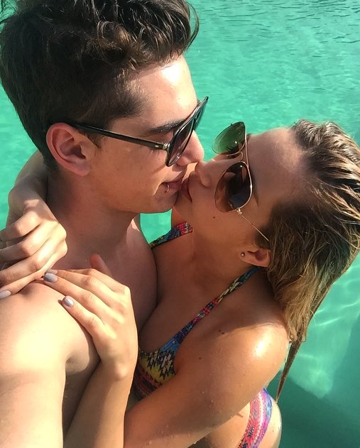 estefiberardi's tweet photo. Con mi persona favorita en mi lugar favorito ❤️ #amerianportaldeliguazu #experienciaamerianiguazu #peace #love @AmerianIguazu @sergiocelli https://t.co/0u94qqW3m3