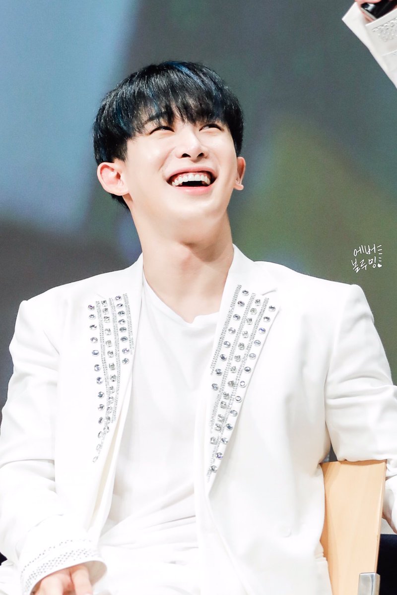 19930301com's tweet photo. [pre] 170625 광화문 팬싸✨원호 
#몬스타엑스 #MONSTA_X #원호 #WONHO #샤인포에버 
@OfficialMonstaX
어제 못올린 프리뷰 ㅎㅎㅎ https://t.co/GwLl8FTUO5