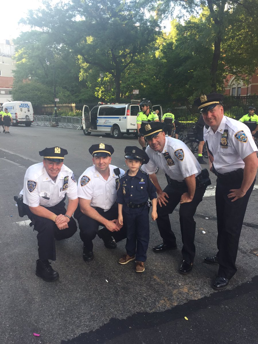 Ran into one of our youngest fans at the #PrideParade. Always fun to see #OfficerLuigi. Thanks for saying hi #NYPD <a href="/NYPD1Pct/">NYPD 1st Precinct</a> <a href="/NYPDMTN/">NYPD Midtown North</a>