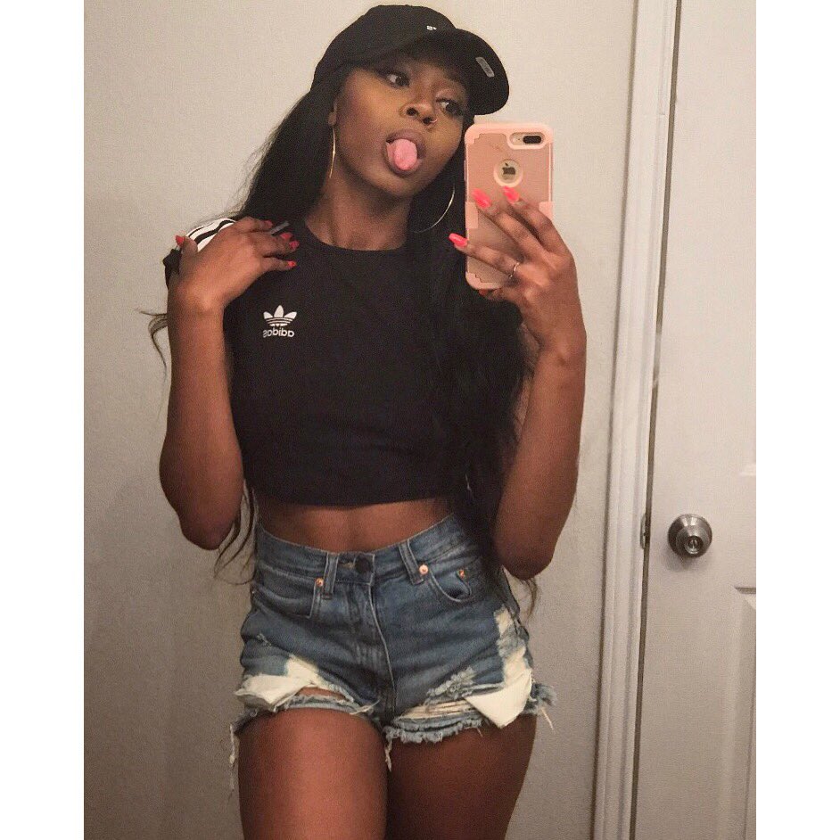 seecoyyah's tweet image. #FineWomenOfTech  or how bout #FineWomenofAnyCollegeYouCanThinkOfBye