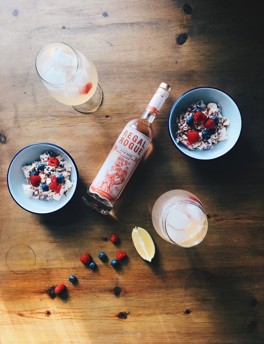 luciekerley's tweet photo. Sunday special // @RegalRogue Wild Rose Vermouth + Eton Mess.
๐ธ๐ธ๐๐ซ๐ฅ #RogueCollective
#drinks #lbloggers #London https://t.co/i17gIzBoLV