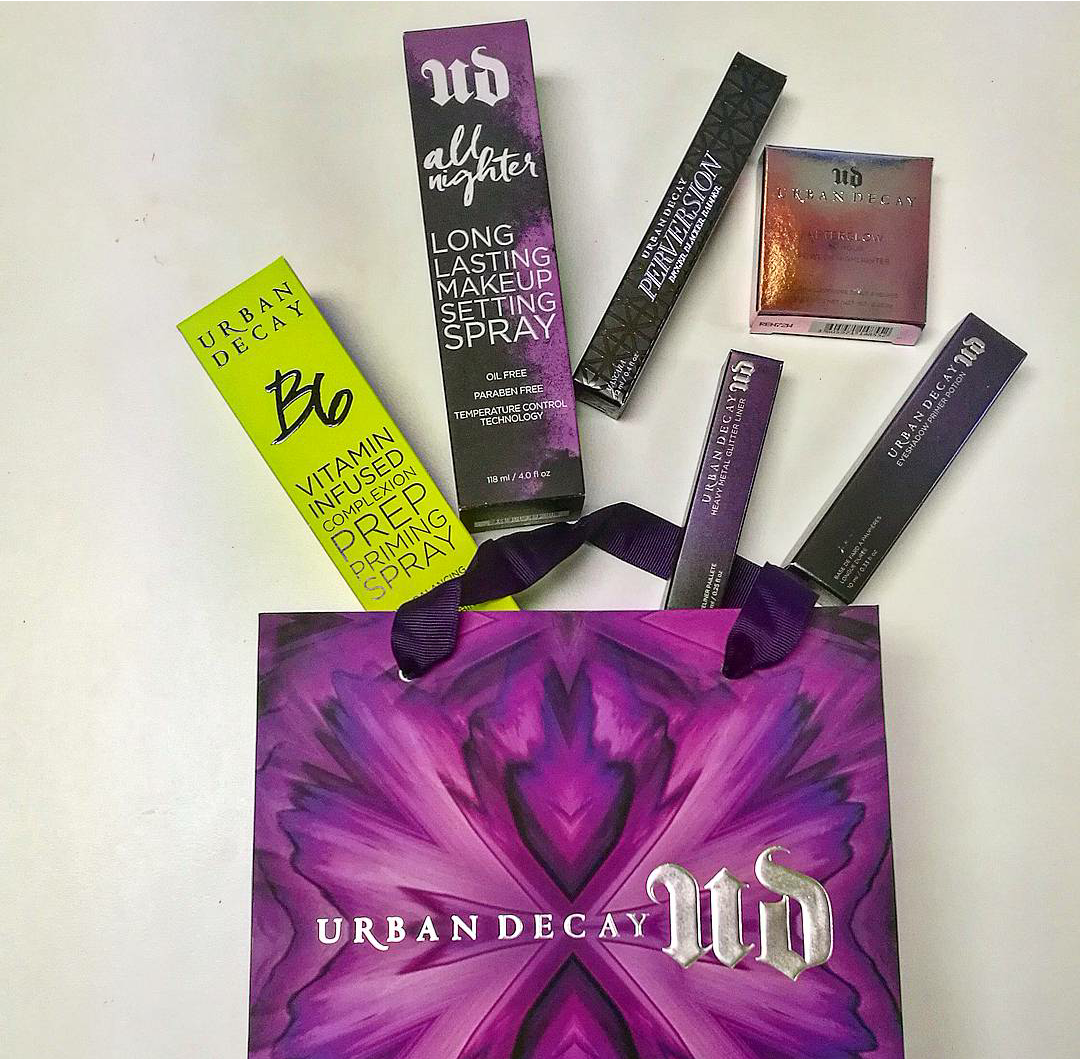 DublinFashion's tweet photo. *COMPETITION*
To celebrate opening of the NEW @UrbanDecay store on Grafton St,
WIN these fab UrbanDecay goodies!
RT &amp; FOLLOW
#DublinFashion https://t.co/3R98NBotuy