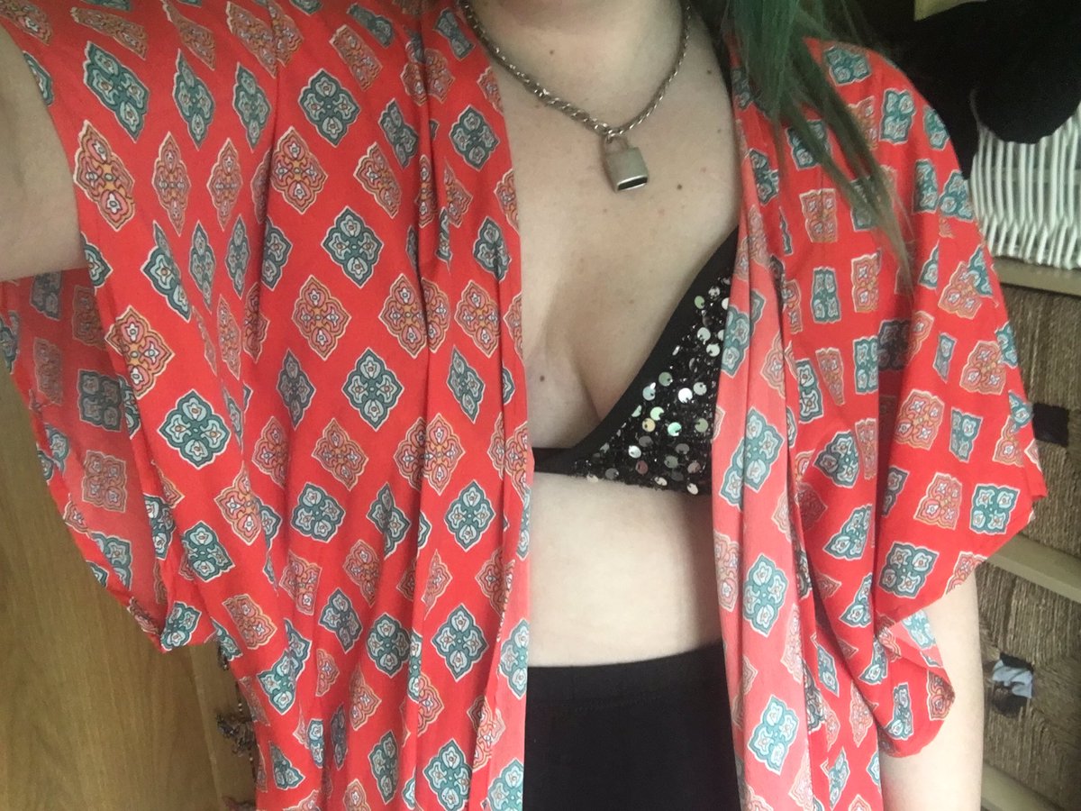 SarahMagliocco's tweet photo. Just added tonnes of stuff to my #depop because those end of the month feels. It's smagliocco 💄 #fblogger #sale #depopsale #clothes https://t.co/oAROl6A3pv