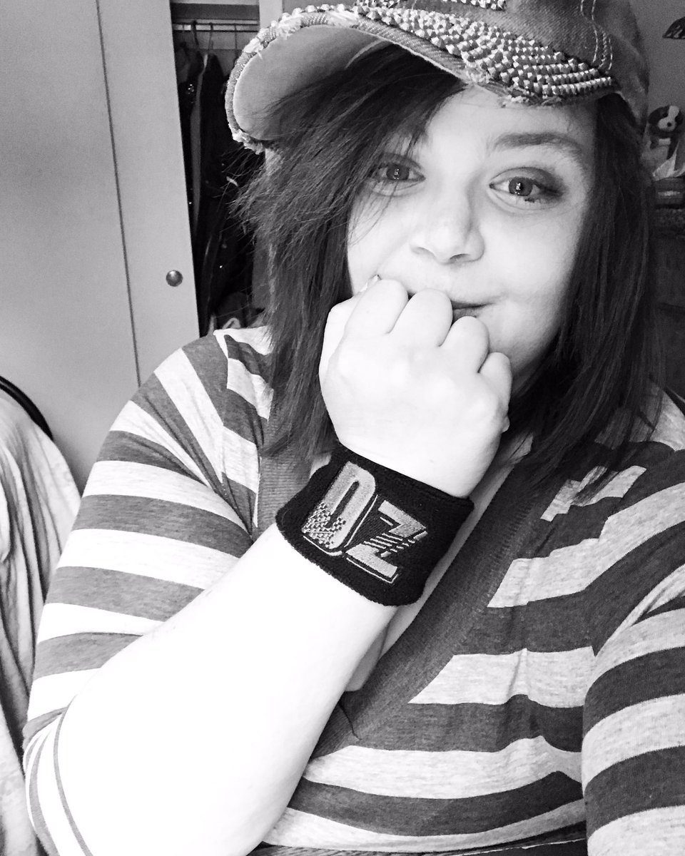 darkshowoff's tweet photo. Wearing my @HEELZiggler wristband 😍love it ! Just like I love him 😁💖 #dolphzigglerisking https://t.co/I1lNpBww8Q