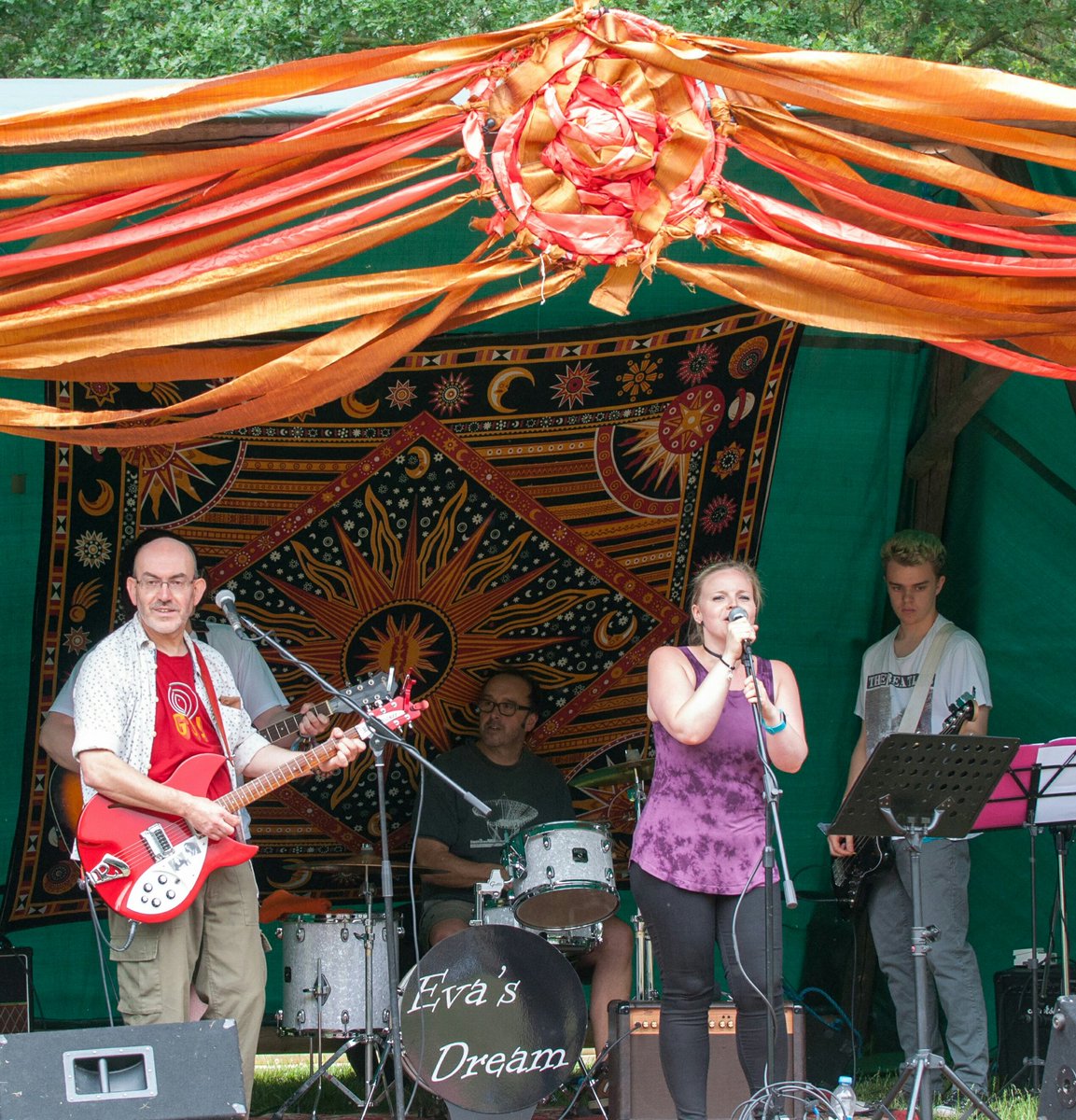 Lovely afternoon <a href="/MiltonCountryPk/">Milton Country Park</a> for #parklife17. Hope everyone had fun! #evasdream #localmusic #localbands #gig #cambridge #poeticpop