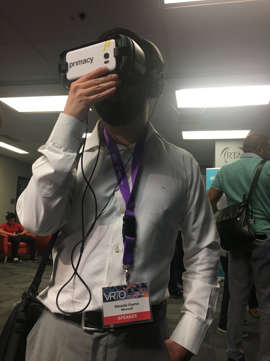 ZigZagJeff's tweet photo. @Microsoft stopped by to try our #GivLuv #VR donation platform here at #vrto2017 #vrtoc2017 @primacy https://t.co/vOOw1xs1fF