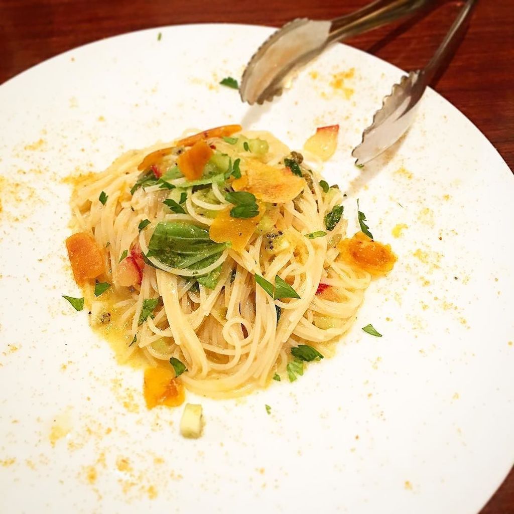 Tatsuya_2111's tweet photo. ボッタルガ（カラスミ）と季節のフルーツの冷静カッペリーニ［カッペリーニ］
----
#パスタ #pasta #カッペリーニ #capellini
#ボッタルガ #bottarga
#カラスミ #botargo 
#フルーツ #fruit 
#誕生日 #birthday 
#イタ… https://t.co/huHDdAR0GH