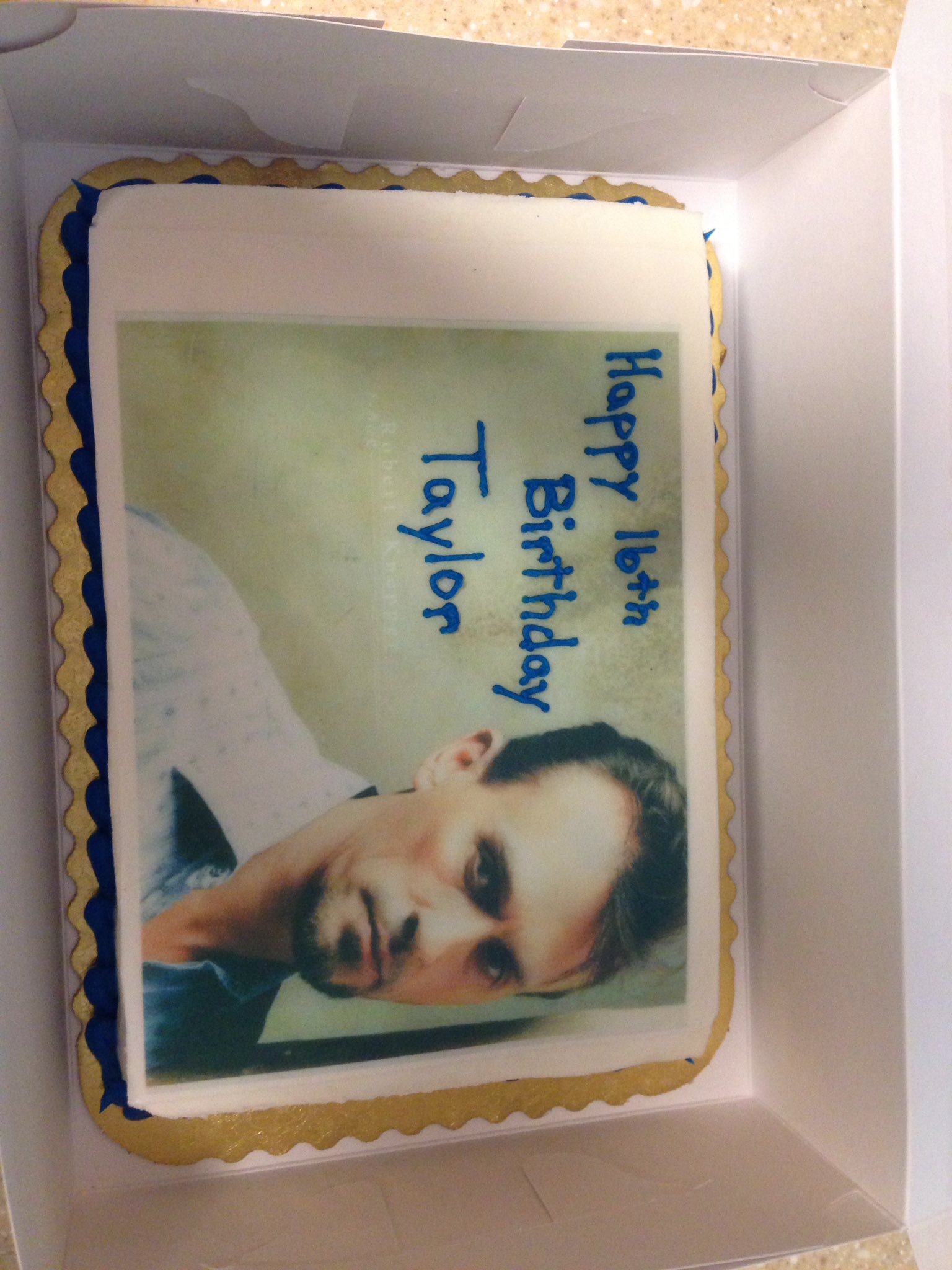  Happy BDAY to me!! Do you like my cake?    