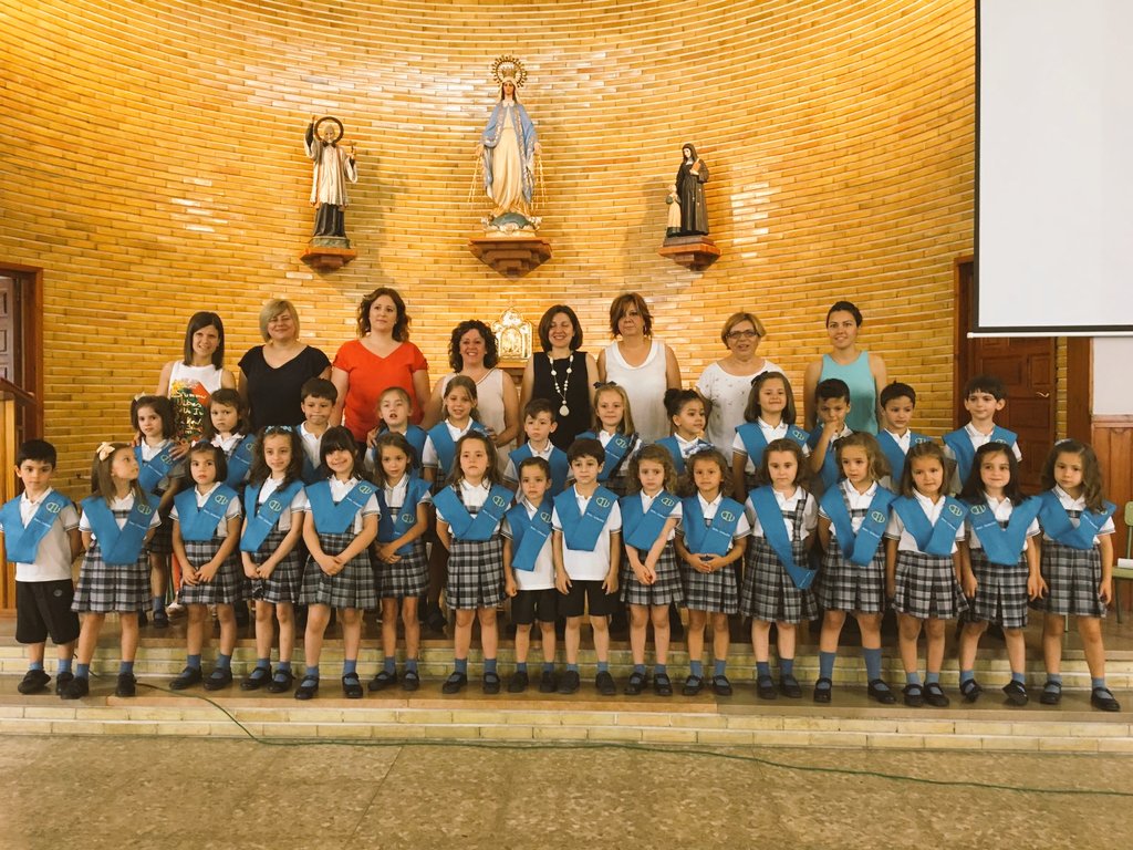milagrosablanca's tweet photo. Época de graduaciones y pasos de etapa. Enhorabuena a todos nuestros alumnos, especialmente a los alumnos de 4ºESO.Os deseamos lo mejor. https://t.co/X8Fi7sKUUO