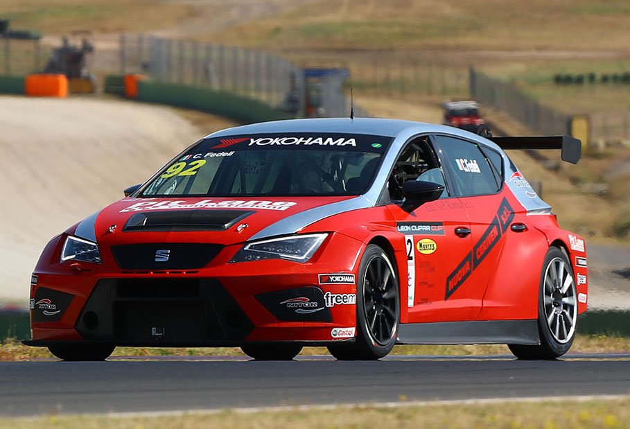 A <a href="/Vallelunga/">Autodromo Vallelunga</a> <a href="/CarlottaFedeli/">Carlotta Fedeli</a> conquista la sua prima vittoria nella #SEAT Leon Cup Italia. carlottafedeli.com/a-vallelunga-c…