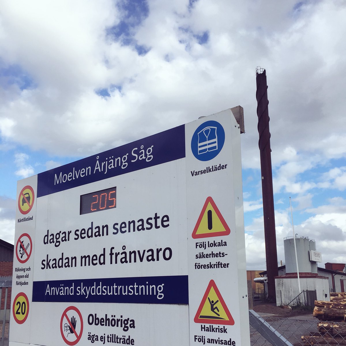 UlfRehnholm's tweet image. 205 dagar sedan senaste skadan med frånvaro. Hujeda mig. Måtte det nu hålla i sig. #moelven #såg #årjäng