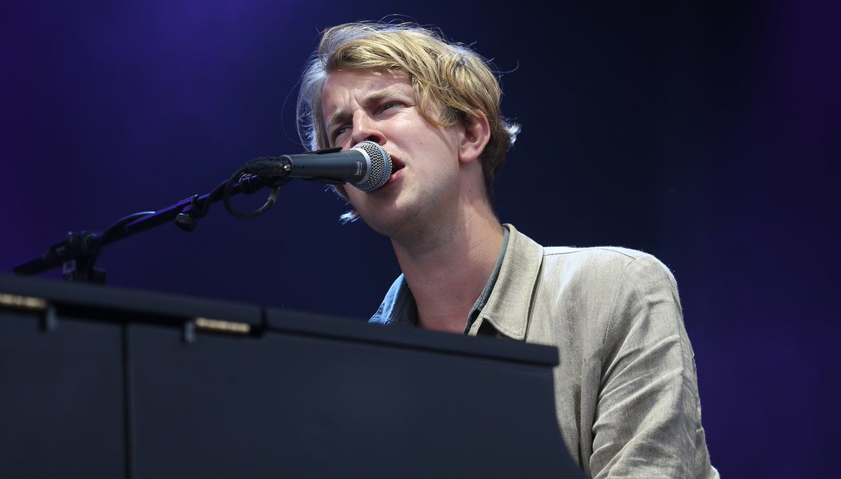 gloucesterrugby's tweet photo. 📸 Great to have @tompeterodell joining us tonight! Awesome show to warm up for Sir Tom!

#TomJonesAtKingsholm https://t.co/mRHVkPZ1zp