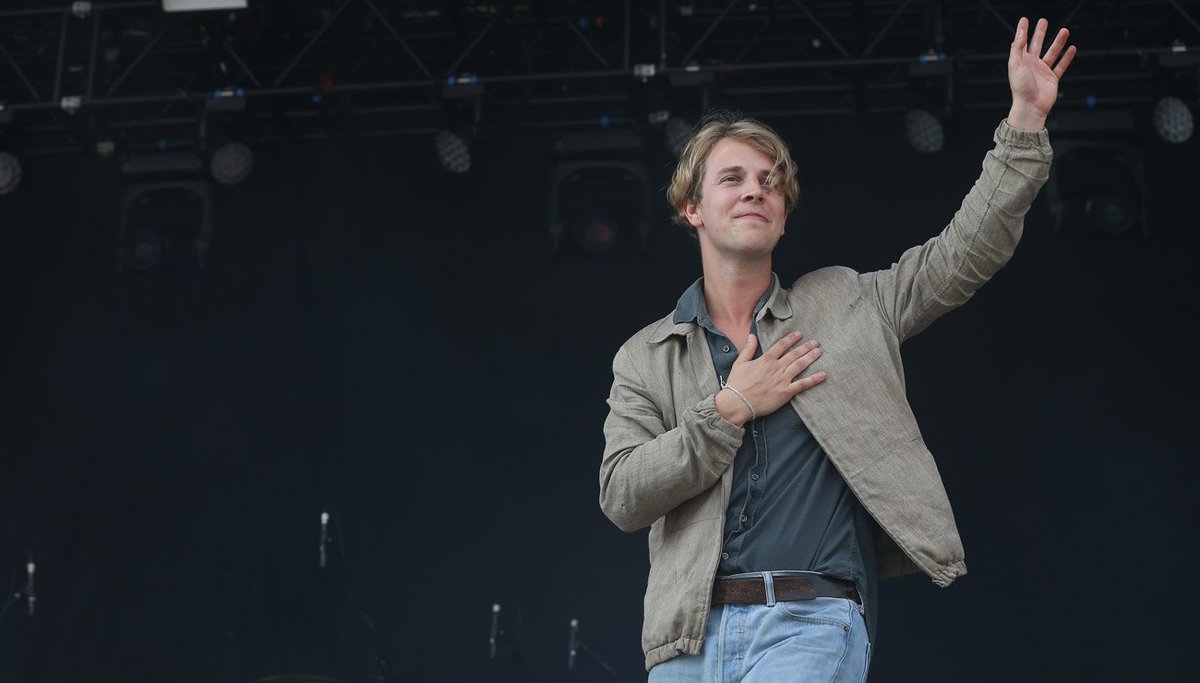 gloucesterrugby's tweet photo. 📸 Great to have @tompeterodell joining us tonight! Awesome show to warm up for Sir Tom!

#TomJonesAtKingsholm https://t.co/mRHVkPZ1zp