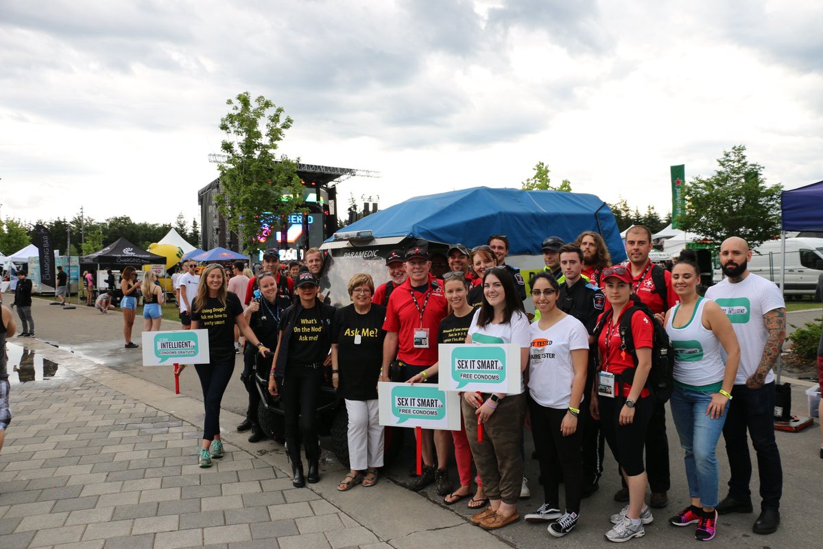 OttawaParamedic's tweet photo. Let us introduce you to our partners caring for you during #Escapade2017: @ottawahealth @OttawaMedvents @CdnSkiPatrol #teamwork https://t.co/sAvsnG1WJX