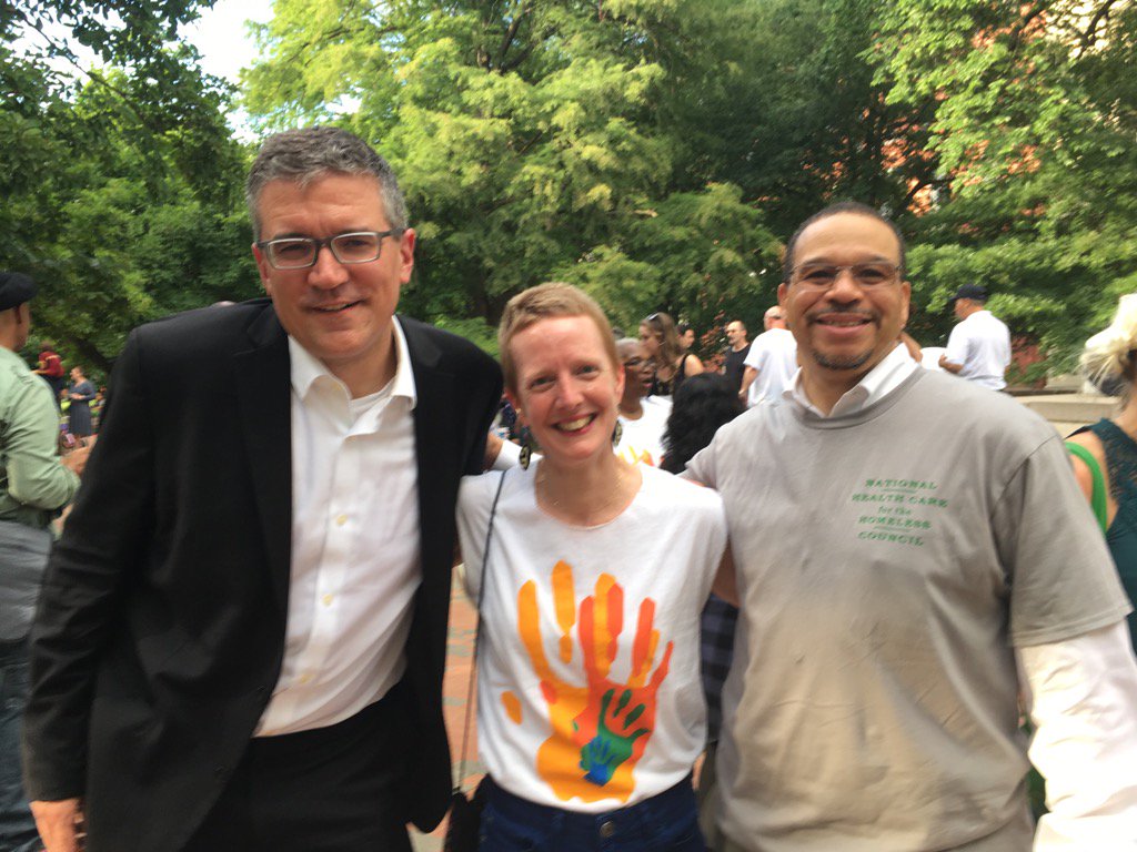 BarbaraDiPietro's tweet photo. So delighted to be w/ my 2 bosses @BobbyWatts6 & @KevinLindamood this past week @ #hch2017! Cheers to the work ahead! https://t.co/tZTxdWlYeL
