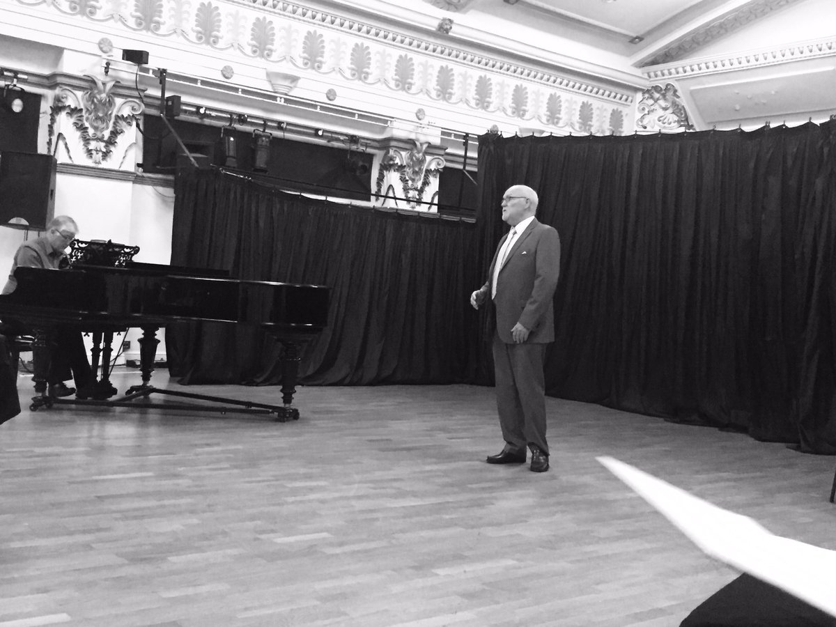 Unawd allan o Sioe Gerdd - 1af David Mayberry. Llongyfarchiadau!