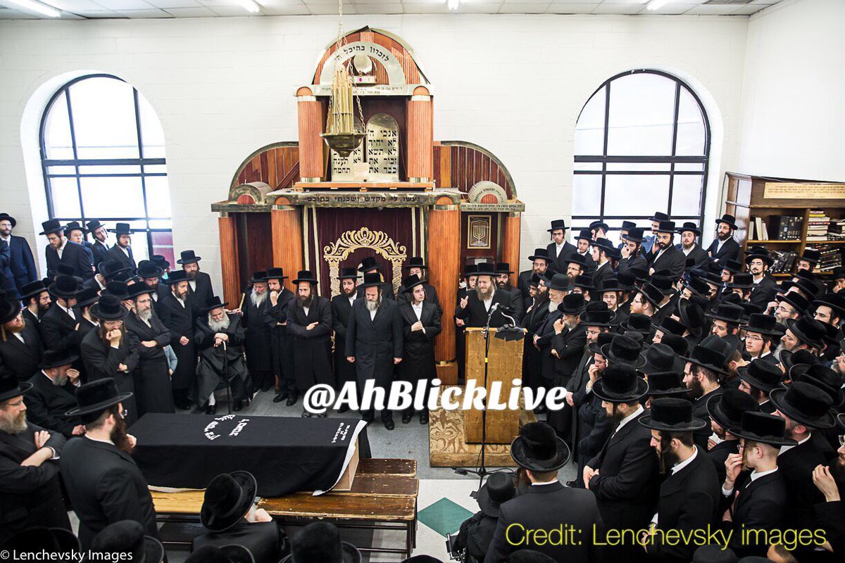 AhBlickLive's tweet photo. Bobov Rebbe attending Levaya of Menhal Bobov Yeshiva Horav Zisha Follman A"h. https://t.co/L5vJq3KHEO