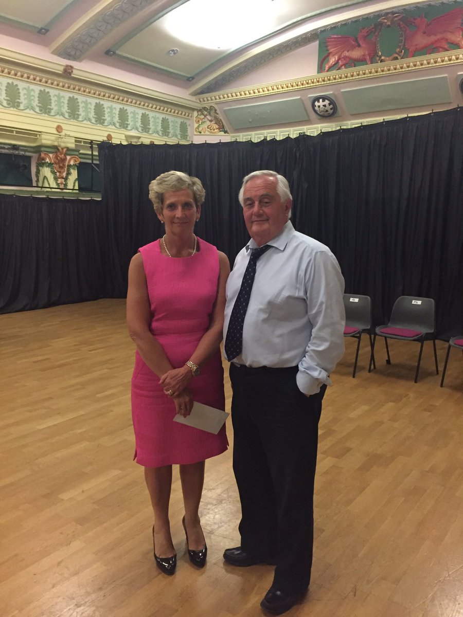 Deuawd Agored - 1af Jennifer a John.