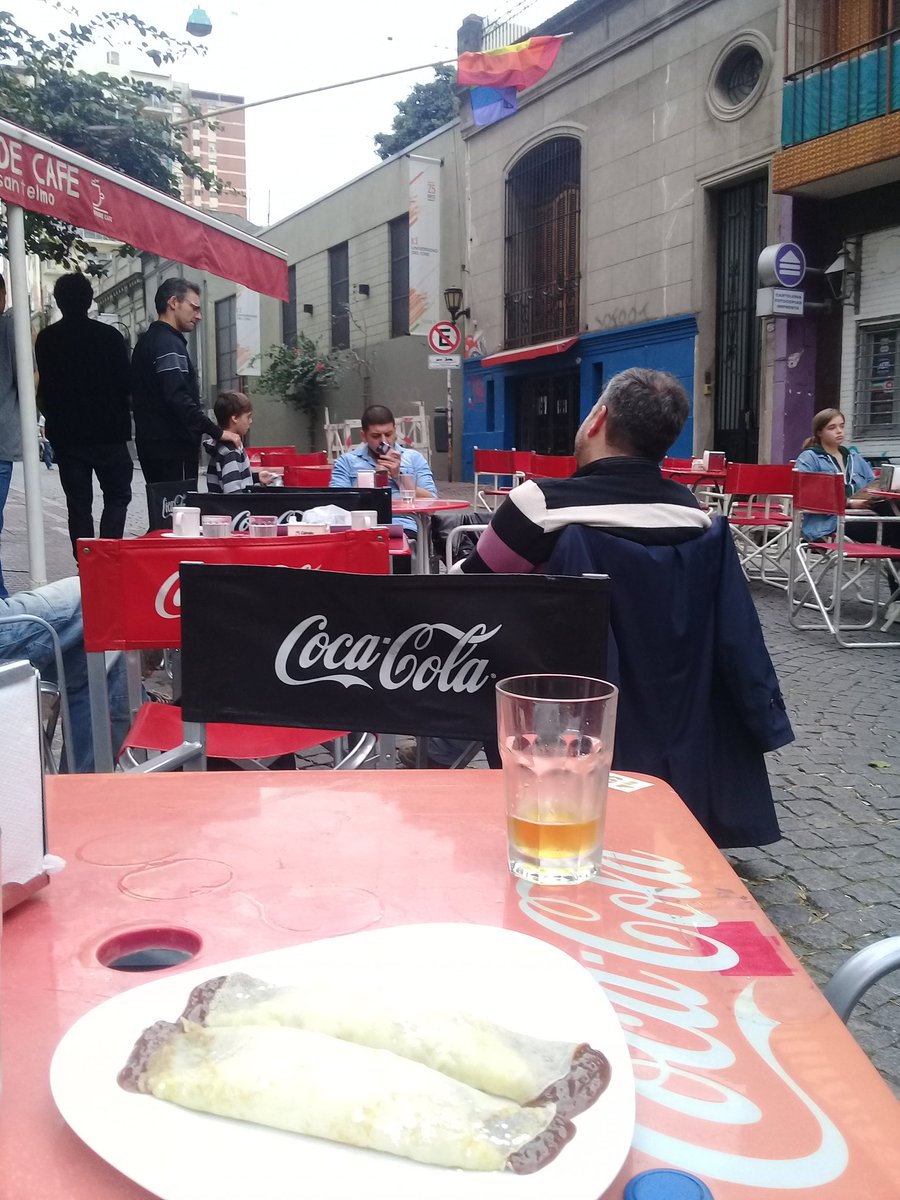 fabianjaraokei's tweet photo. #pridecafe y estos panqueques https://t.co/iJZWSKBm26