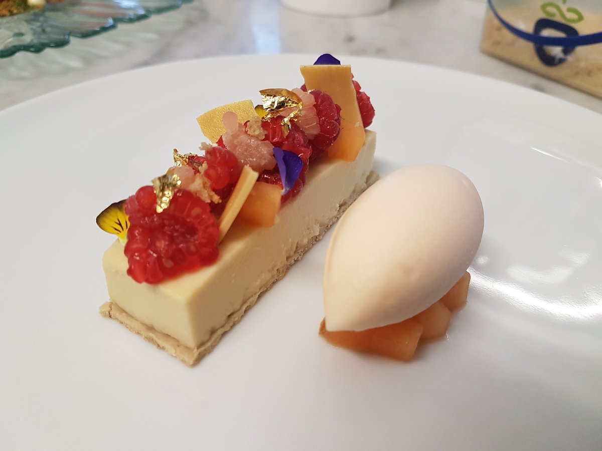 Howie_lai's tweet photo. Some new desserts this week @Chealshenley https://t.co/7kCfyaupbd