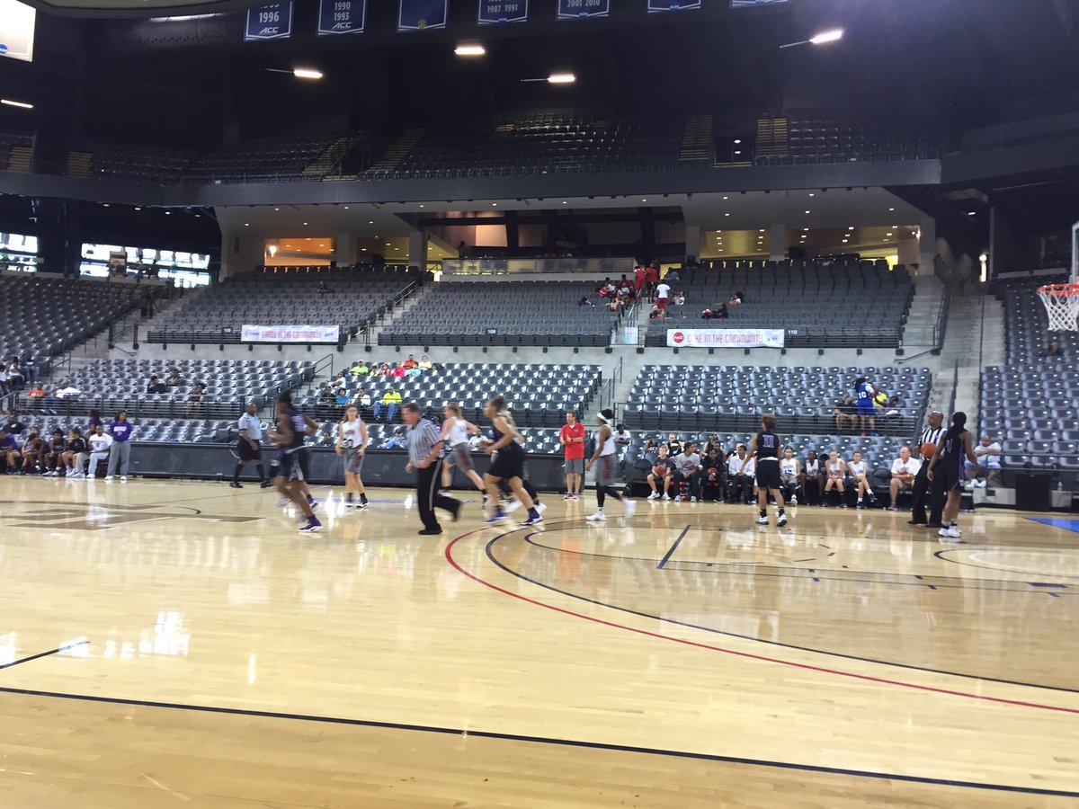 AHSHoopMoms's tweet photo. Hanging with the Girls Allatoona Basketball teams at Georgia Tech Camp 2017..@coachjcarms @AllatoonaHoops https://t.co/RUfXyuifb9