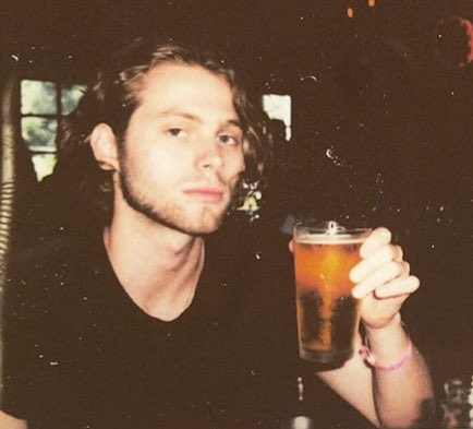luckiIyluke's tweet photo. luke is such candy for the eyes https://t.co/tlbUVaC1fy