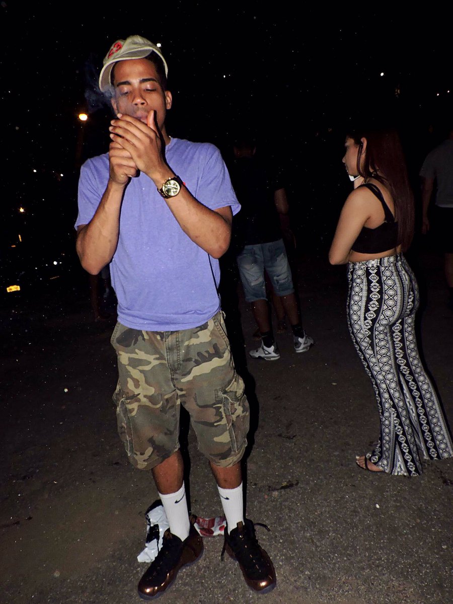 olsmith_'s tweet photo. Yooooo @RossKillz help me find herrrr #cuervofest RT 👀 https://t.co/VGu2sKnD3o