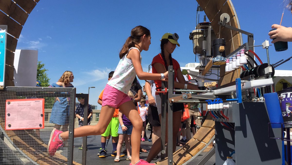 froyomama's tweet photo. We ❤️@makerfairekc @UnionStationKC #MakerFaireKC https://t.co/4nrATnb3Zs