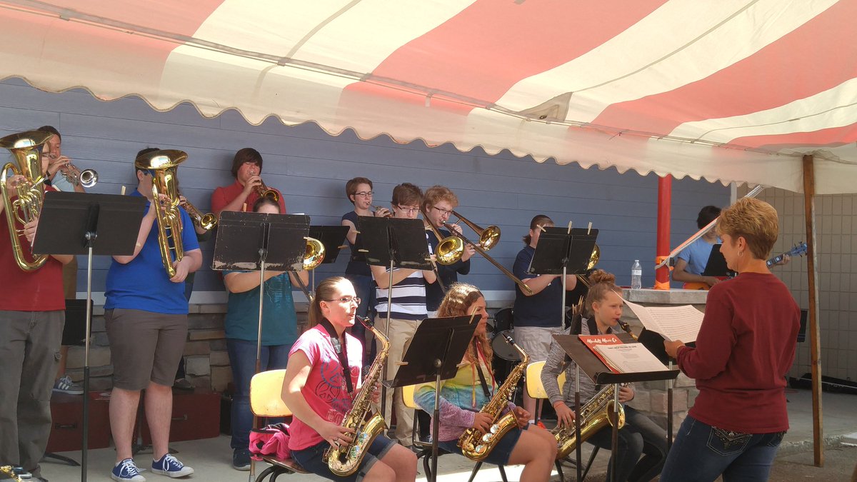 Amanthon's tweet photo. Au Gres-Sims Jazz Band playing at IGA grand opening #AGSdailyshare https://t.co/CCLugSs0Y1