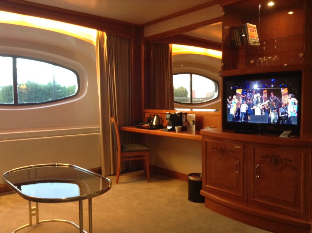 Kylie - Between England & Everywhere (@betweenengland) on Twitter photo Watching #Glastonbury2017 from the comfort of my <a href="/sunbornlondon/">Sunborn London Hotel</a> hotel room (it's a yacht hotel!!!) โด Watching #Glastonbury2017 from the comfort of my <a href="/sunbornlondon/">Sunborn London Hotel</a> hotel room (it's a yacht hotel!!!) โด