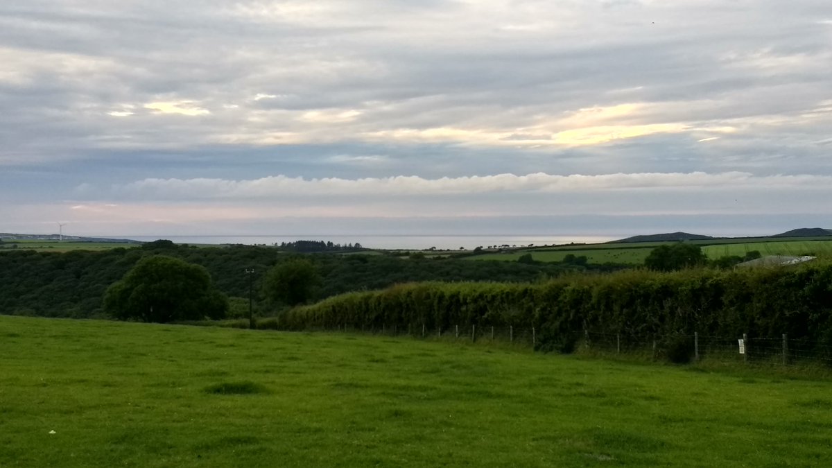 A very peaceful evening in Pembrokeshire tonight <a href="/DerekTheWeather/">Derek Brockway - weatherman</a>