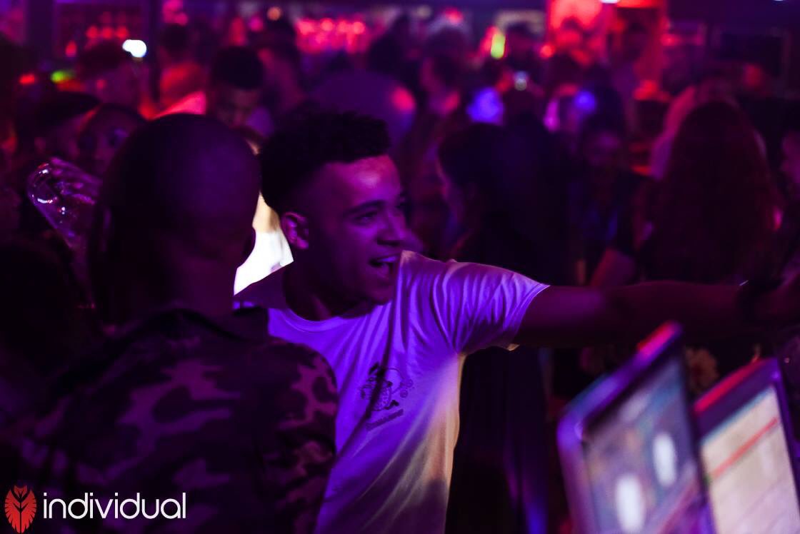 IndiBarSundays's tweet photo. Round off the weekend with us tonight @IndiVidBarBham  9pm to 3pm Staff parties and birthday groups welcome 💃🏻👌🏻 https://t.co/wRelvxsQEU