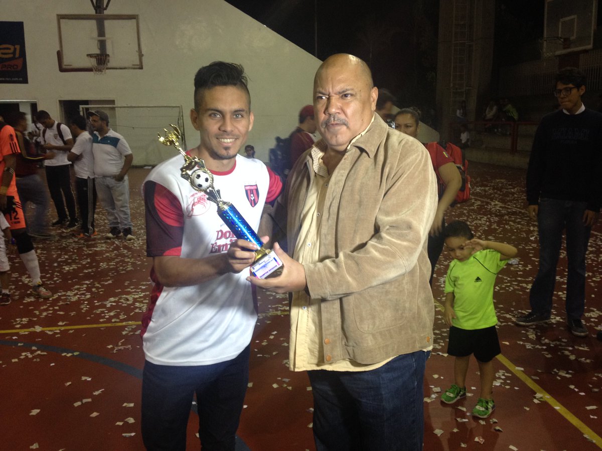 PortuguesaFSC's tweet photo. #LNFSV: Duilio Santiago: "Feliz por levantar otra copa con el Rojinegro" ➡️https://t.co/qFFYROUuOG https://t.co/Jn0kYp4BAl
