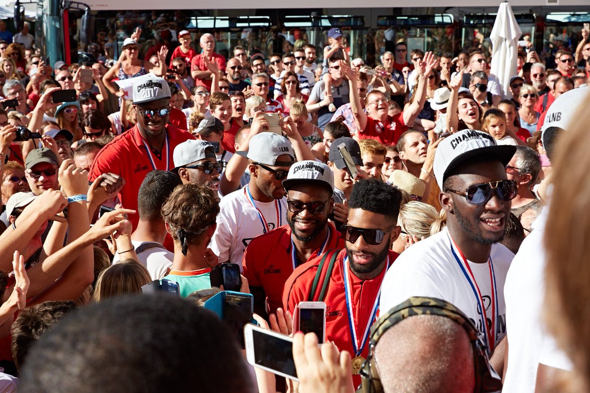 Chalon_officiel's tweet photo. CHAMPIONS DE FRANCE !!! Merci @ELANCHALON pour cet incroyable week-end de fête ! Fiers d'être Chalonnais #FinalesLNB  #RougeEtBlanc https://t.co/wKmEitB1Vi