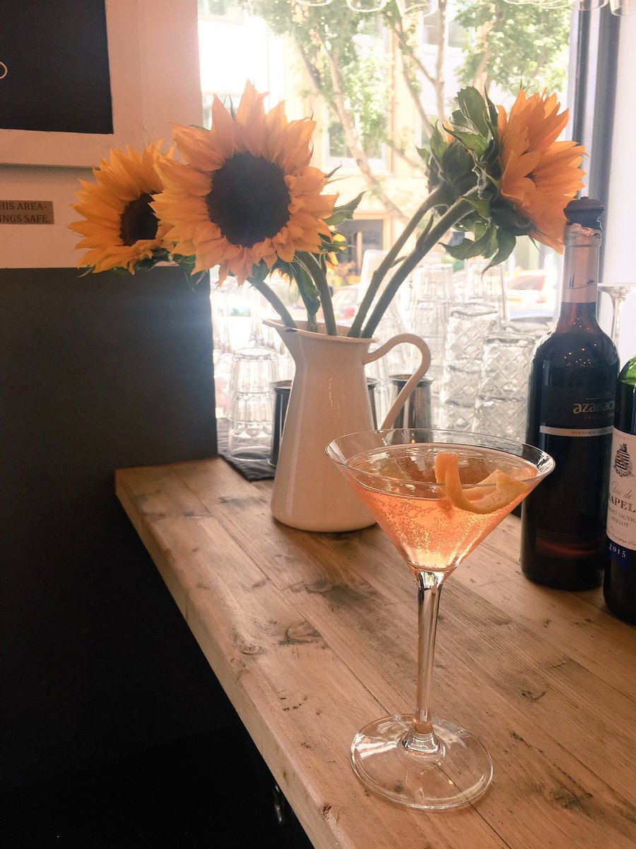 BoboSocial's tweet photo. Due to some engineering work tomorrow 26th June #bobosocial will be closed all day.
See you on Tuesday for your amazing #boboburger.
πβ€οΈ https://t.co/qiB6nGsNas