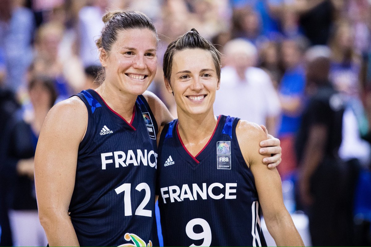 BeliefSportsFR's tweet photo. #EBW17 | Comme en 2013, la France chute en finale face à l'Espagne (71-55).
Merci à Dumerc et Skrela pour leurs carrières en Bleu 🇫🇷 #FRAESP https://t.co/fKAfR3Ourv