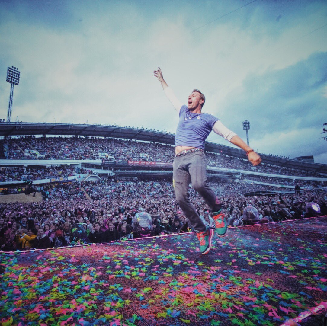 coldplay's tweet photo. Sweden's enthusiasm has chased away the rain!  #ColdplayGothenburg 
R42 https://t.co/18ty94Qnqt