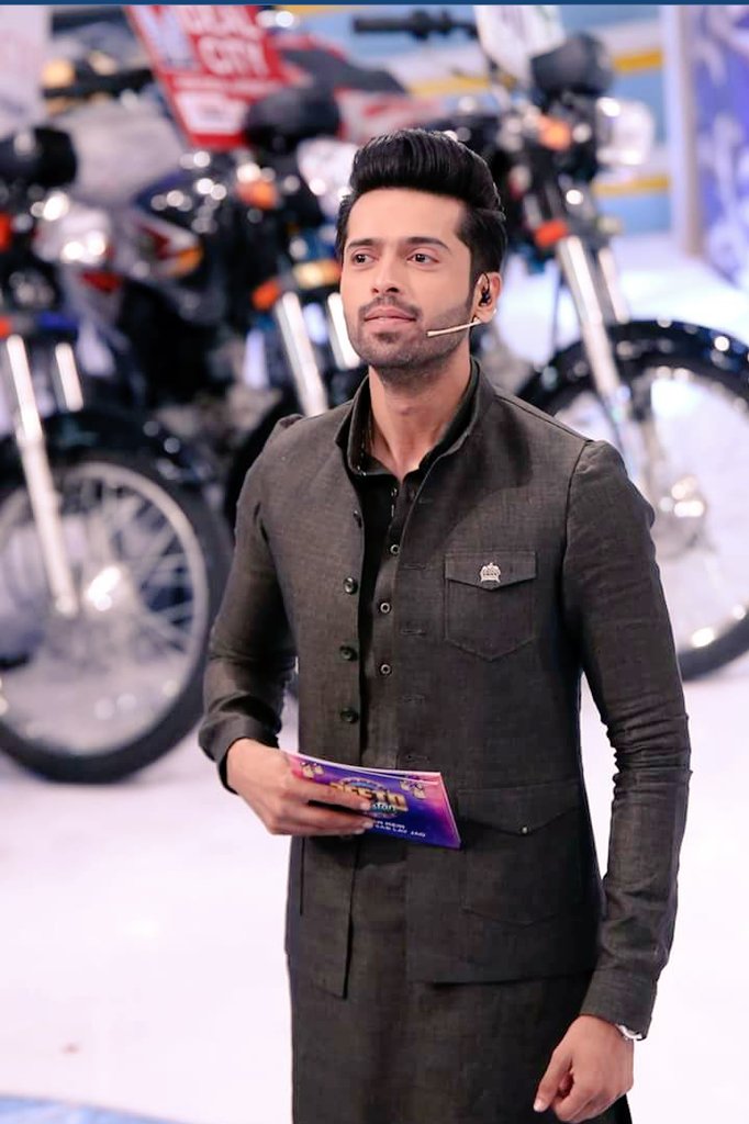 Happy birthday fahad mustafa sir may u have many many more love u so much         