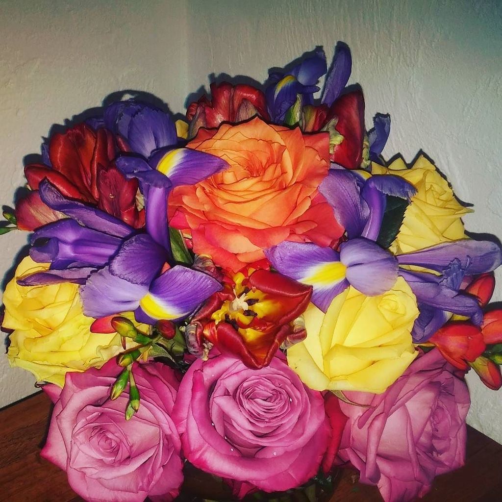 FlowersOMG's tweet photo. Welcome to summer #weddings and what is great about summer #colorful #bouquets of #flowers so much fun!! #roses #t… https://t.co/hqVf2GSIqA https://t.co/anhGNjUIor