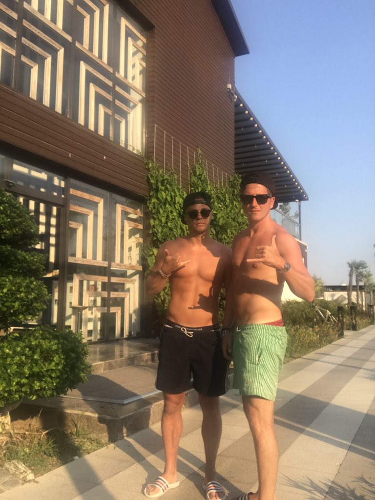 ChrisChantler24's tweet photo. When your plane gets cancelled and you get a free day at 5* hotel  @UEFAsteve #bosman #stillnothome 🤙🏻👏🏻 https://t.co/bBDlHmpR46