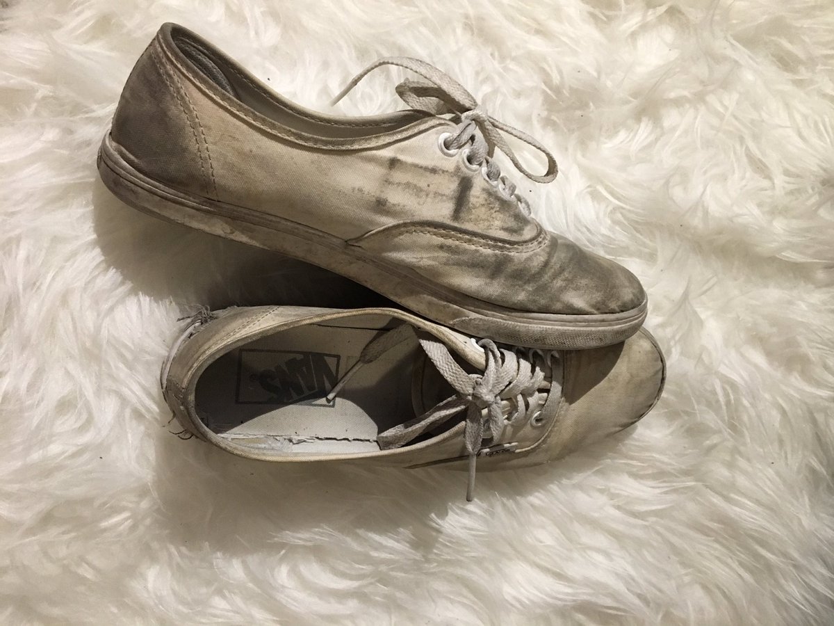 LenjaD's tweet photo. @VANS_Europe Is it no longer possible to buy these in Belgium-size 38-? 😢 #authenticlopro #dirty https://t.co/MqN0i6o23N