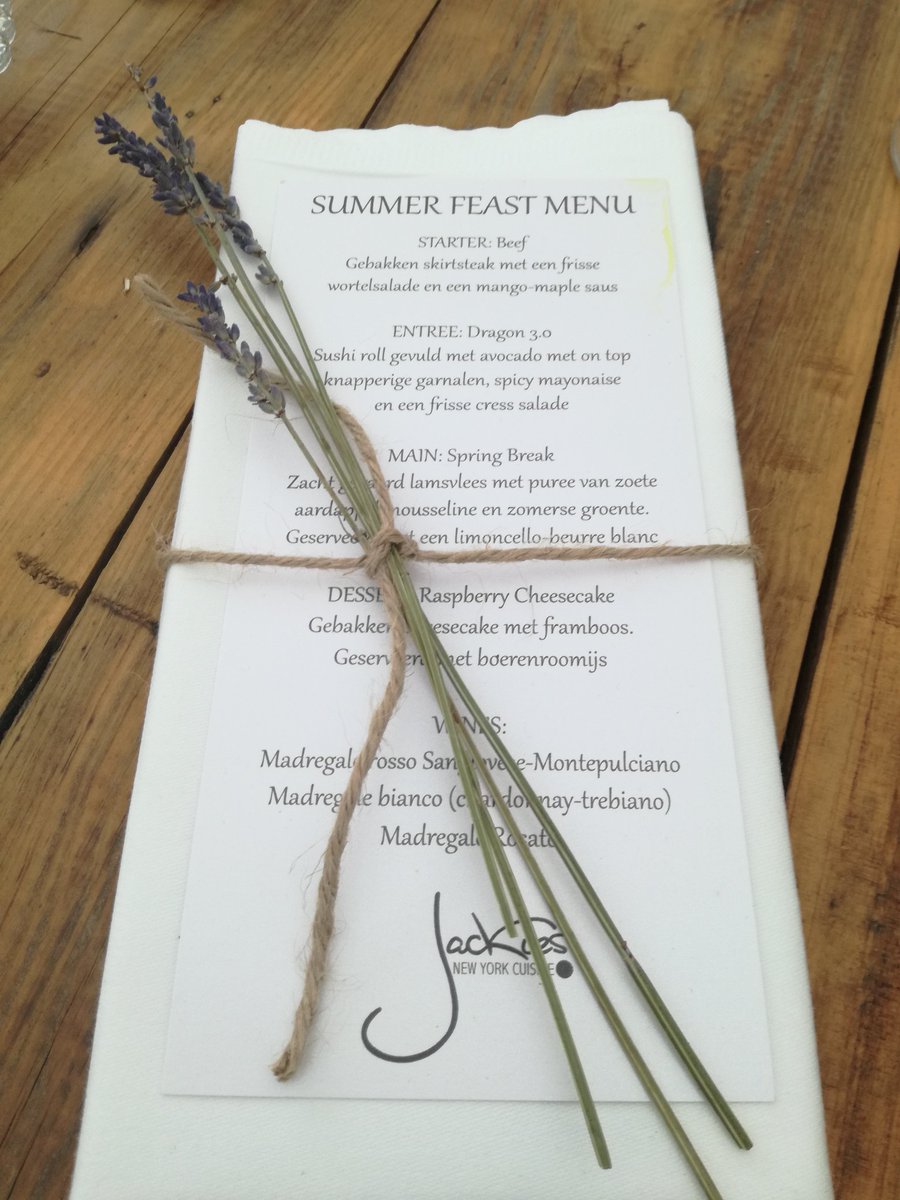 Ik zit te eten in de uiterwaarden van de Ijssel. En dat vind ik helemaal niet erg merk ik. Wat geweldig! <a href="/JackiesDeventer/">Restaurant Jackies</a>