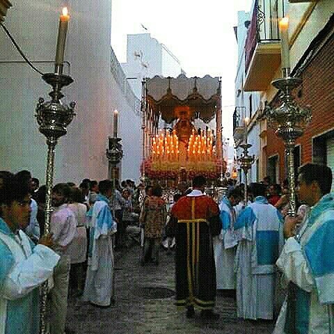 sacrumexpo24's tweet photo. Se cumple un año desde que nuestro Cuerpo de Acólitos acompañó a las imágenes de la Victoria, Paz y Esperanza del Mar.
#MagnaMarianaAyamonte https://t.co/u7DtvMzLL7