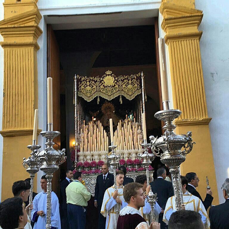 sacrumexpo24's tweet photo. Se cumple un año desde que nuestro Cuerpo de Acólitos acompañó a las imágenes de la Victoria, Paz y Esperanza del Mar.
#MagnaMarianaAyamonte https://t.co/u7DtvMzLL7